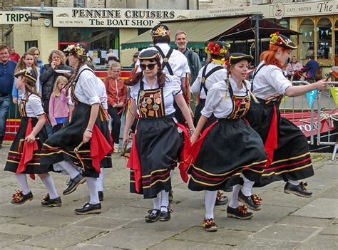 Clog dancers at Skipton (14120834772) - Clog dancing - Wikipedia ...