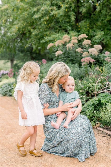 Lake Harriet Rose Garden Family Pictures | What to wear for family ...