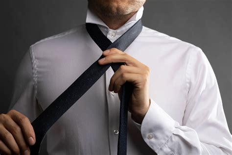 How to Tie a Half Windsor Knot - The Modest Man