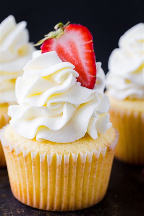 This fluffy whipped cream and cream cheese frosting is the perfect ...