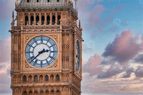 Close up view of the Big Ben clock tower and Westminster in London. 15539961 Stock Photo at Vecteezy