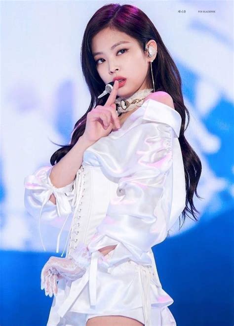 JENNIE KIM- SOLO ️stage | BLINK (블링크) Amino