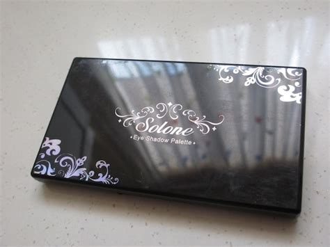 The Blackmentos Beauty Box: Review: Solone Eyeshadow Palette in 7252-1!