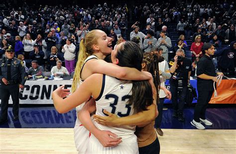 UConn women advance to 29th straight Sweet 16 in NCAA Tournament