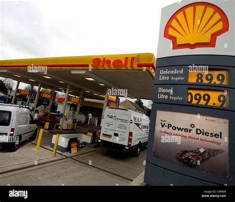 Shell Service Station High Resolution Stock Photography and Images - Alamy