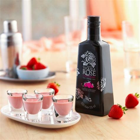 Tequila Rose Strawberry Cream 700mL | Drinkland