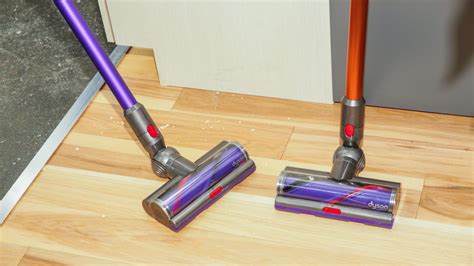 Dyson demonstrates the new Cyclone V10 vacuums - CNET