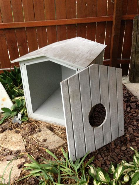 Jim Villa without the front | Outdoor cat shelter, Cat house diy ...