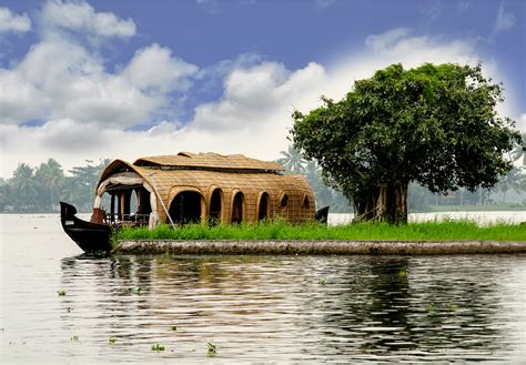 5 Nights 6 Days Kerala Honeymoon Package with Houseboat Stay