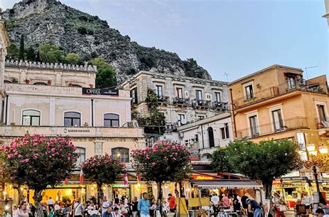 Piazza IX Aprile (Taormina) - 2020 All You Need to Know Before You Go (with Photos) - Taormina ...