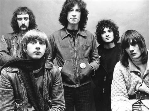 Fleetwood Mac blues guitarist Peter Green dead at 73 - Viraldice