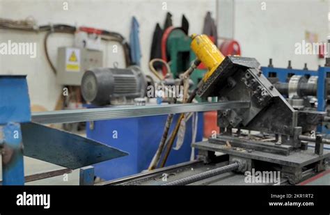 Sheet cutting machine Stock Videos & Footage - HD and 4K Video Clips - Alamy