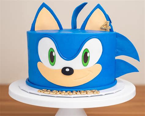 Sonic the hedgehog cake I made a month ago💙 It’s a buttercream cake ...