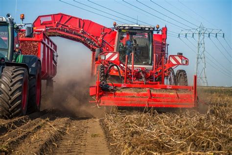 Saving time with self-propelled potato harvester – BE PROFY IN POTATOES NEWS