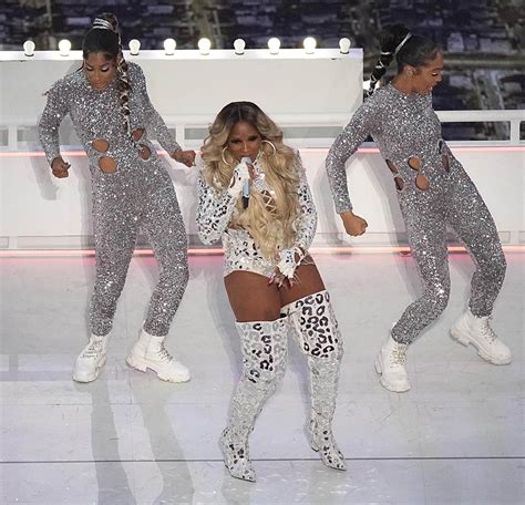 How Mary J. Blige Super Bowl Halftime Show Outfit & Boots Were Made – Footwear News