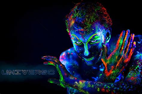 Suzy Johnston + Associates | Benjamin Von Wong #vonwong #blacklight | Lightpainting