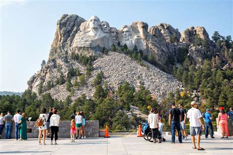 Grand View Terrace Mt Rushmore | Earth Trekkers