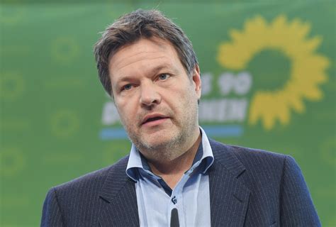 Prominent German politician defends departure from Twitter | AP News