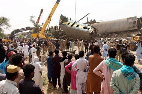 Train crash in Pakistan kills at least 35 people | Daily Mail Online