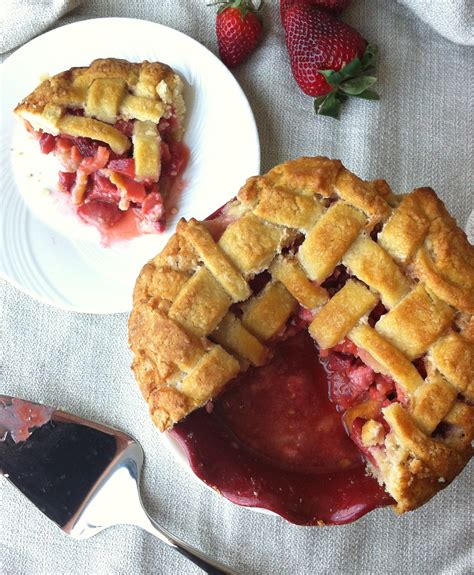 Old Fashioned Strawberry Rhubarb Pie