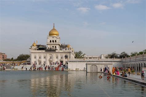 Gurudwara Bangla Sahib Temple: A Tranquil Haven in the Centre of Delhi ...