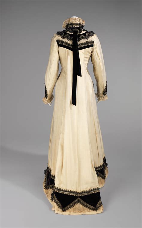 1875, America - Tea gown - Wool, silk, cotton | Victorian fashion, Tea gown, Historical dresses