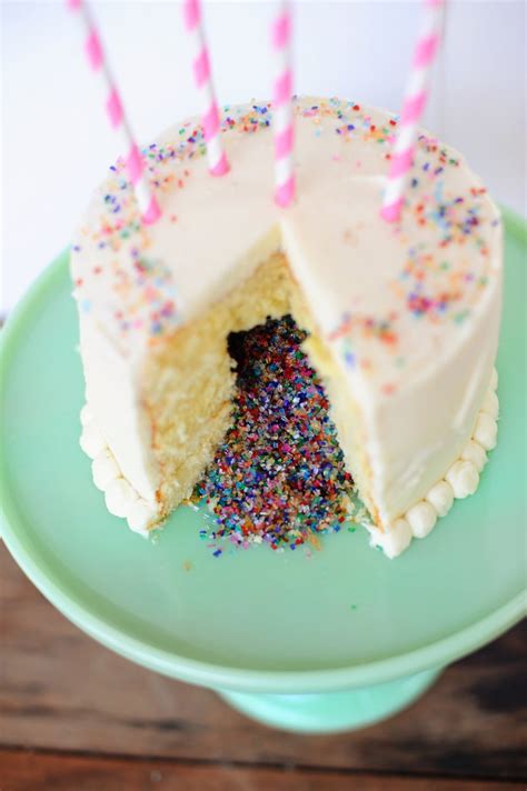 Confetti Cake / Sprinkle Filled Cake DIY: The Perfect Cake for Birthdays & New Years