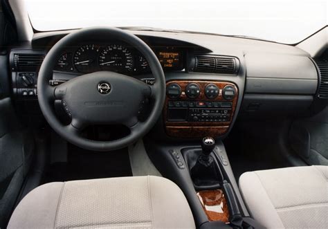 Dashboard Opel Omega B. | Auto, Veículos, Automobilismo