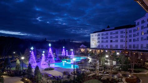 Why Christmas at Dollywood Is Unlike Anything Else | Condé Nast Traveler