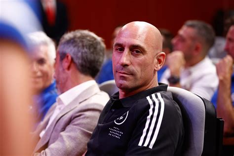 Luis Rubiales apologizes for kissing Jennifer Hermoso: "I probably made ...