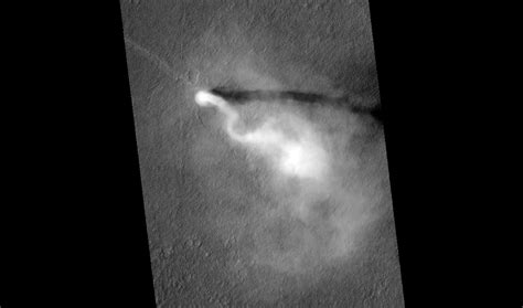 A monster dust devil on Mars | Space Sparklings