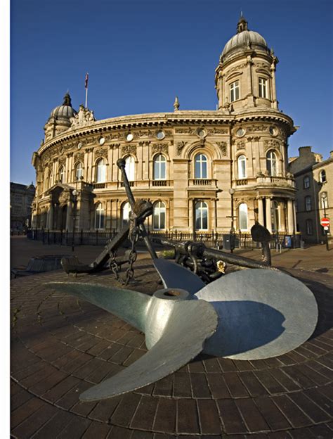 Plinth and Maritime Museum, Hull © Paul Harrop :: Geograph Britain and ...