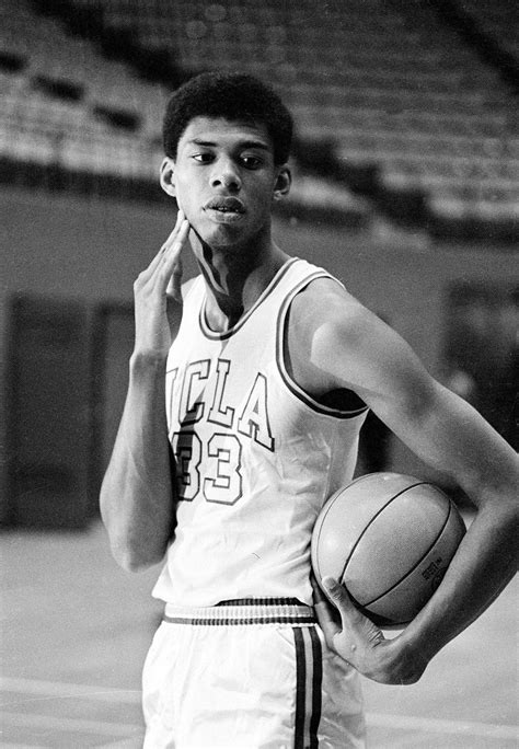 Classic photos of Kareem Abdul-Jabbar | Kareem abdul jabbar, Kareem abdul, Kareem