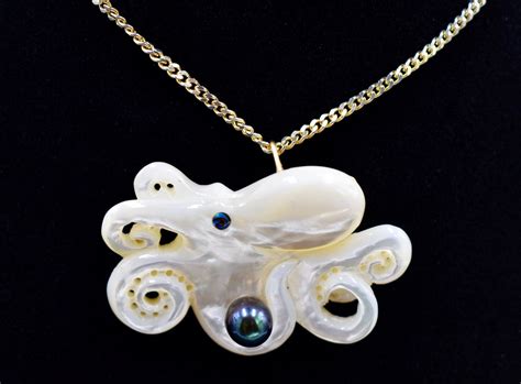 Octopus Carving with Black Pearl (Pearl Shell) | Treasure jewelry, Pearls, Amazing jewelry