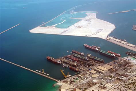 Port Rashid, Dubai Maritime City and the Dubai Dry Docks photo - Brian McMorrow photos at pbase.com