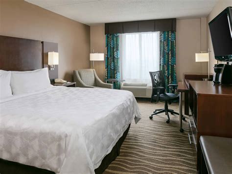 Overland Park Hotels near Kansas Speedway | Holiday Inn & Suites ...