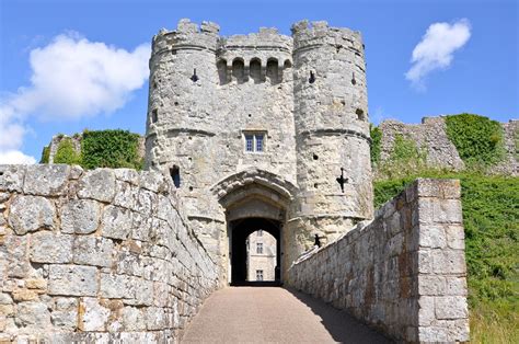 Carisbrooke Castle - The Prisoner King, Donkeys and Ghosts - Rossi Writes