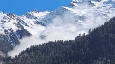 Watch: Massive midday avalanche in French Alps that killed 4 skiers ...