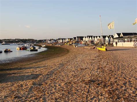 Mudeford Sandbank Beach - Dorset | UK Beach Guide