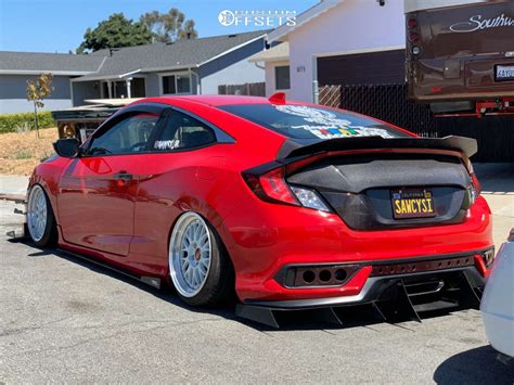 Slammed Civic Si