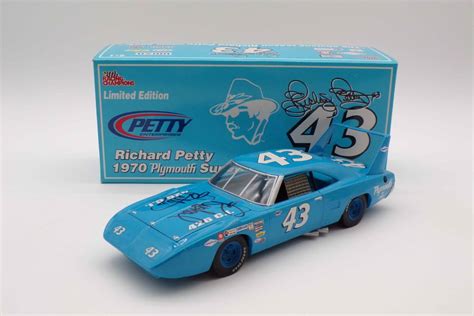 Richard Petty Autographed 1970 #43 Plymouth Superbird 1:24 Racing Champions Diecast