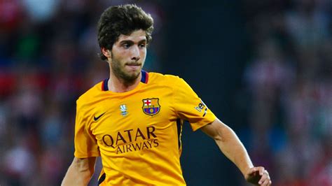 Sergi Roberto leaves Barcelona game against BATE Borisov with injury ...