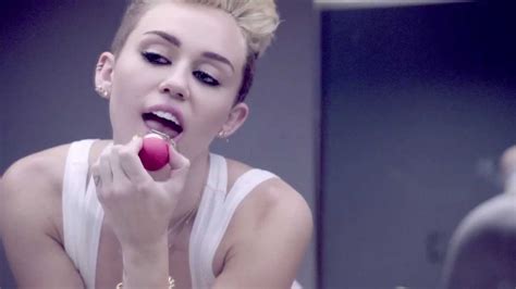 Miley Cyrus - We Can't Stop - Official Music Video - YouTube