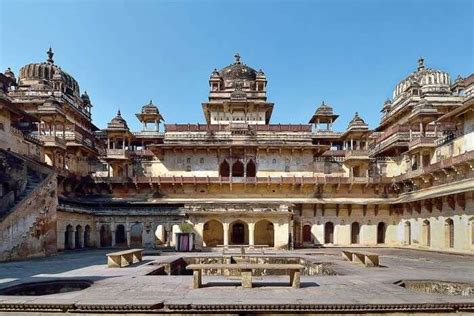 Orchha Fort 2023 Guide: All You Need To Know About Its Exclusive Glory