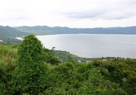 Lake Bosomtwi - touringghana.com