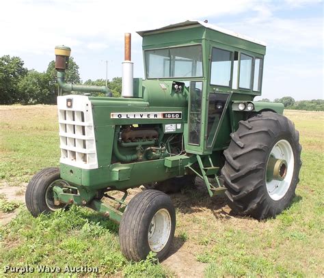 Oliver 1850 tractor in Garfield, KS | Item DE7122 sold | Purple Wave