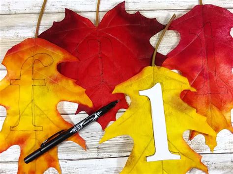 Easy Fall Leaves Banner - No Sew! - Single Girl's DIY