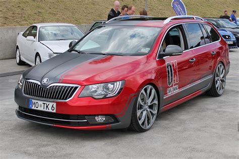 Skoda Octavia bei den Grefrath Tuning Days, 11.8.2013 - Fahrzeugbilder.de