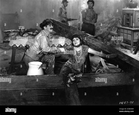 Duck soup 1933 marx brothers groucho marx hi-res stock photography and images - Alamy