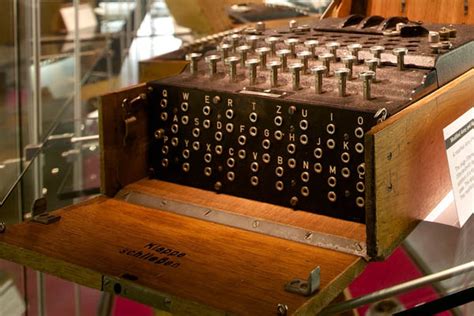 Bletchley Park Codebreakers Tour from London | British Tours